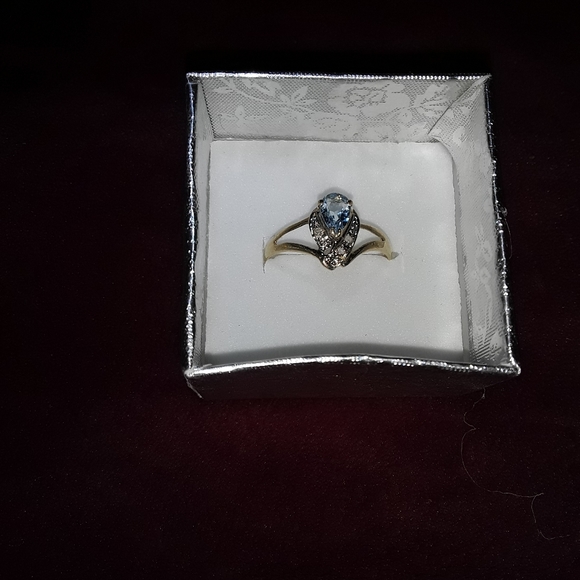 10kt solid gold ring - Picture 2 of 3